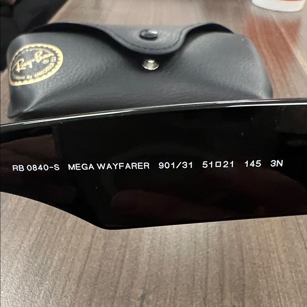 Ray-Ban Black Gloss Wayfarer Sunglasses - Picture 2 of 4